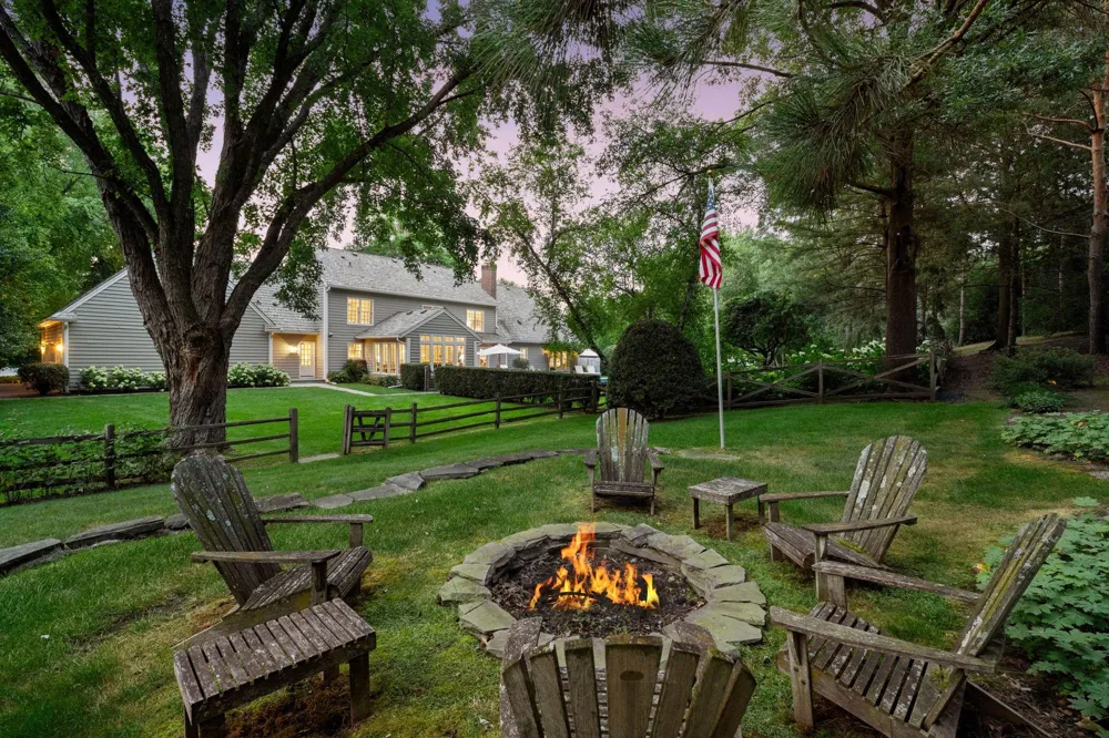 235 Hollander Road Wayzata, MN 55391