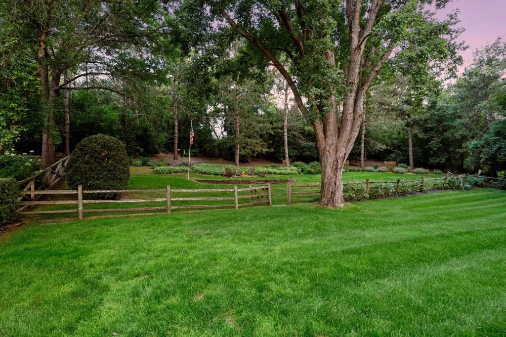 235 Hollander Road Wayzata, MN 55391