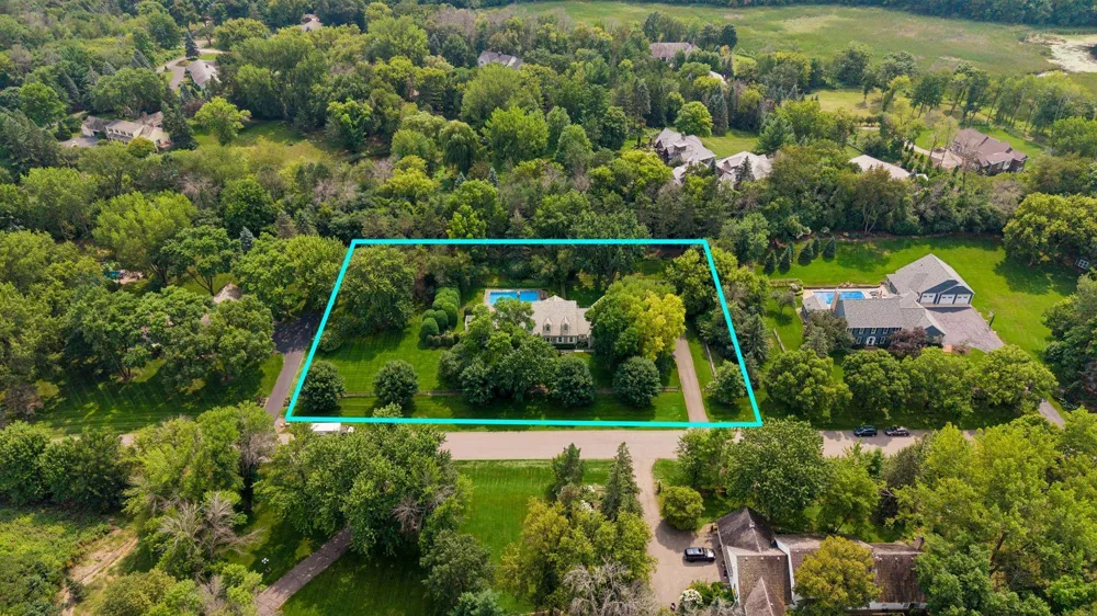 235 Hollander Road Wayzata, MN 55391