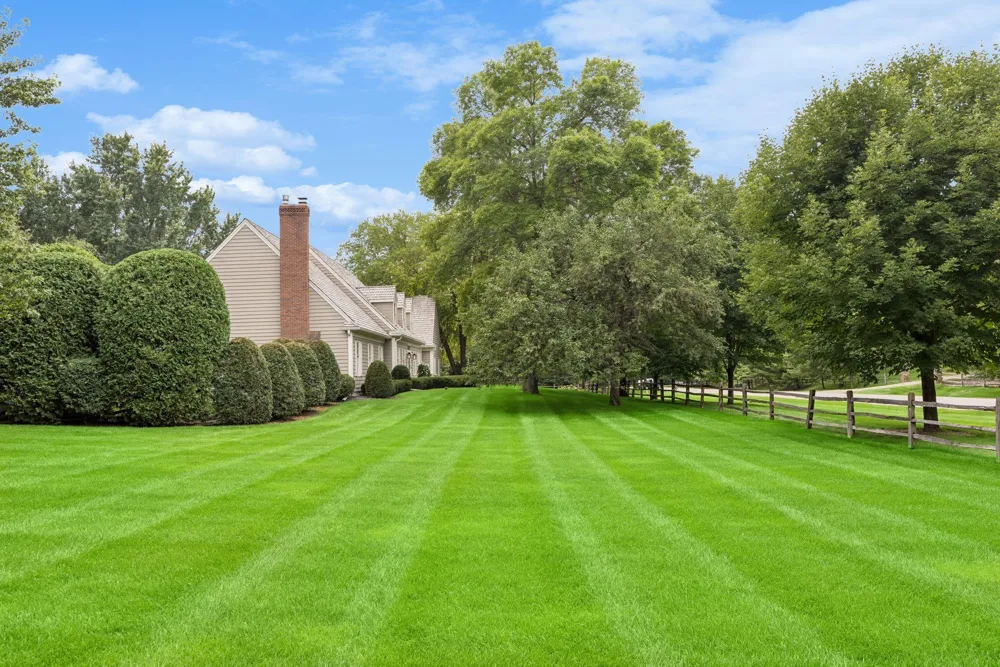 235 Hollander Road Wayzata, MN 55391