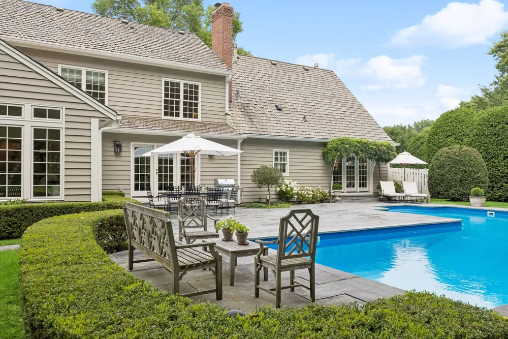 235 Hollander Road Wayzata, MN 55391