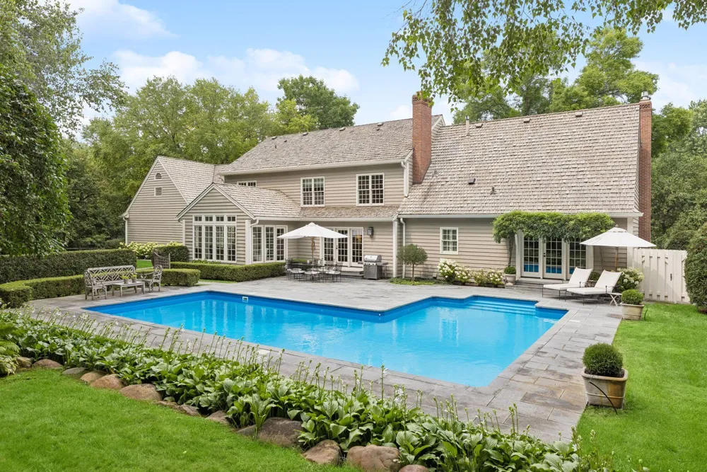 235 Hollander Road Wayzata, MN 55391