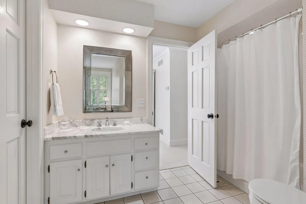 235 Hollander Road Wayzata, MN 55391