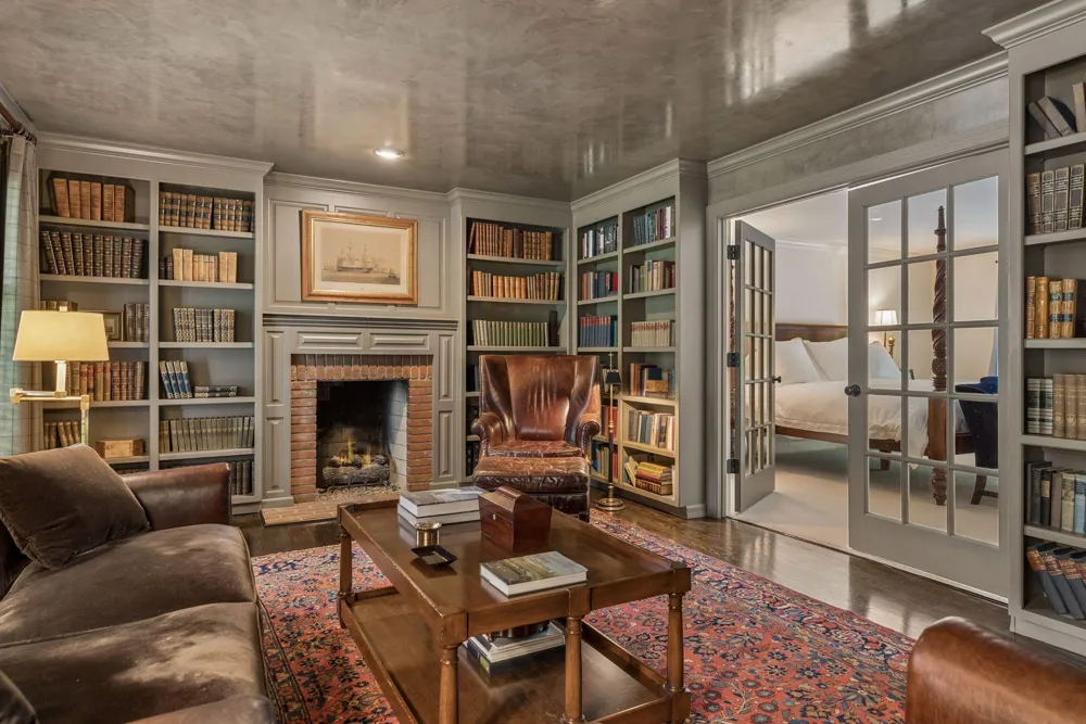 235 Hollander Road Wayzata, MN 55391