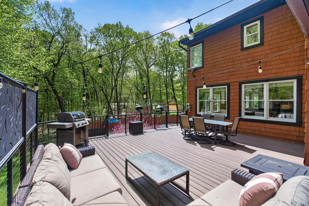 19055 Ridgewood Road Deephaven, MN 55391
