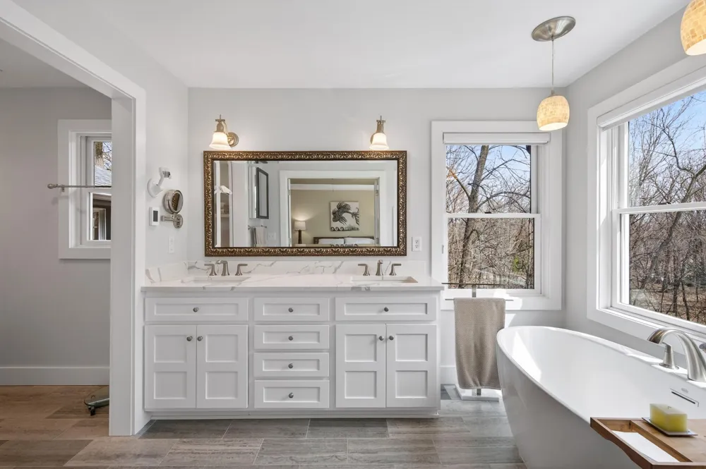 19055 Ridgewood Road Deephaven, MN 55391