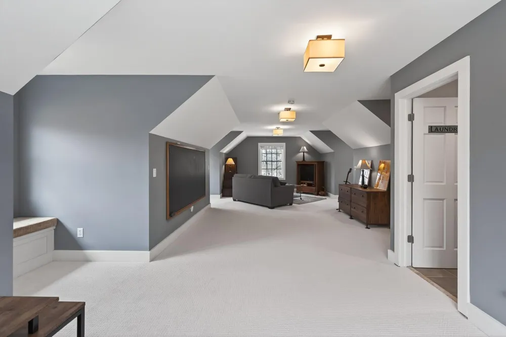 19055 Ridgewood Road Deephaven, MN 55391