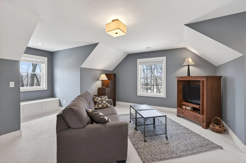 19055 Ridgewood Road Deephaven, MN 55391