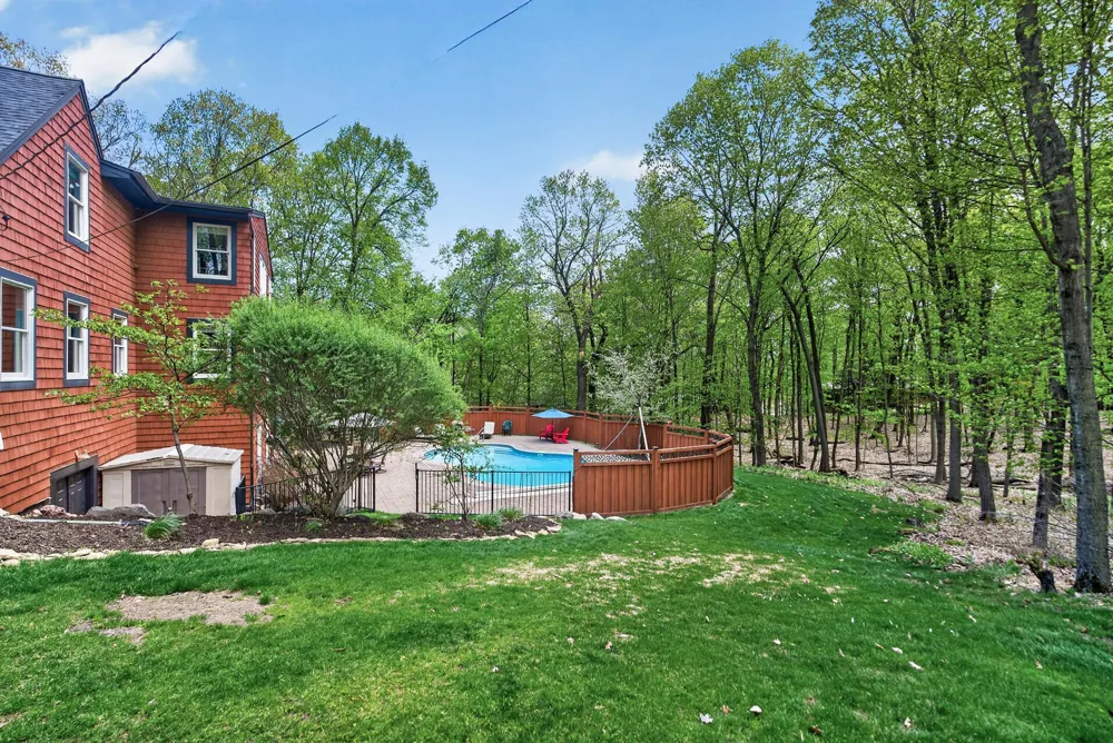 19055 Ridgewood Road Deephaven, MN 55391