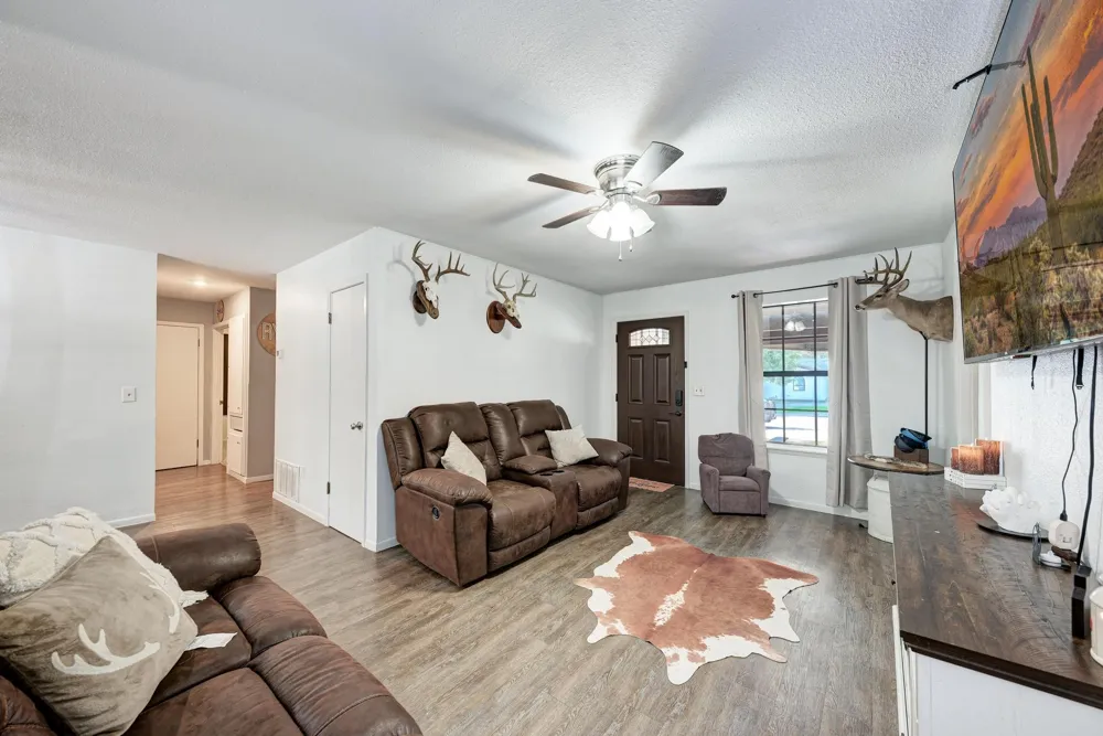 1407 W Avenue C Lampasas, TX 76550