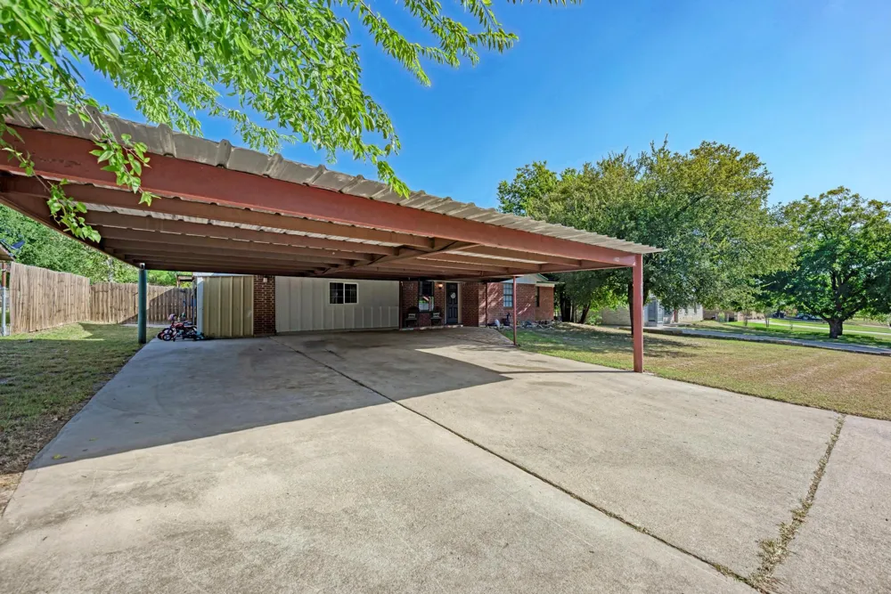 1407 W Avenue C Lampasas, TX 76550