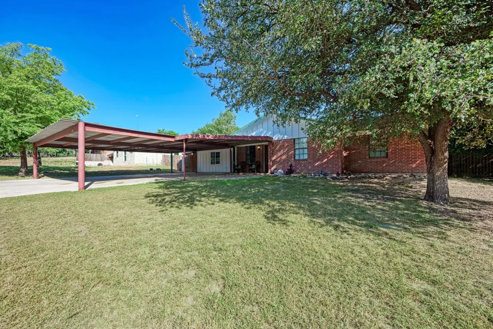 1407 W Avenue C Lampasas, TX 76550