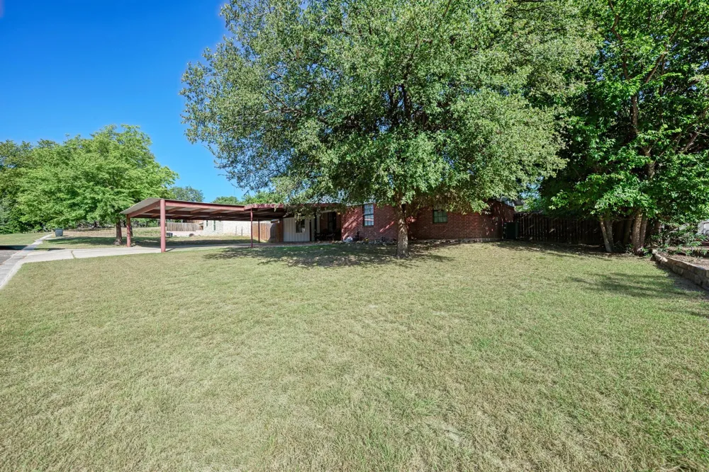 1407 W Avenue C Lampasas, TX 76550