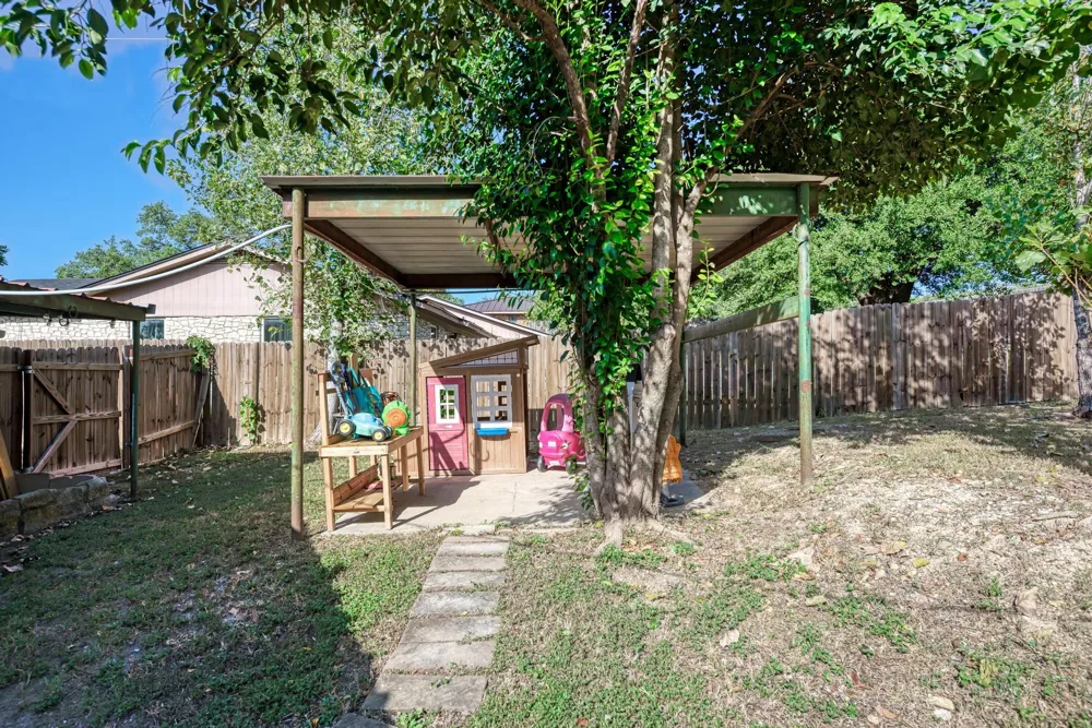 1407 W Avenue C Lampasas, TX 76550