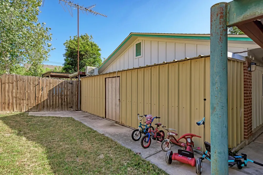 1407 W Avenue C Lampasas, TX 76550