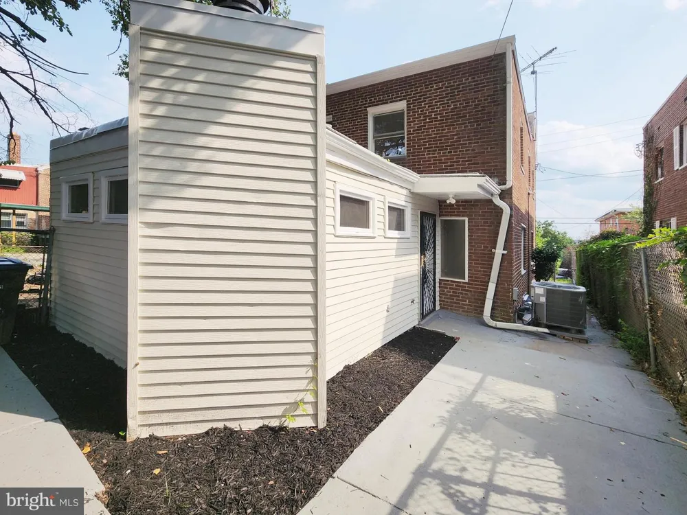 606 BRANDYWINE STREET SE Washington, DC 20032