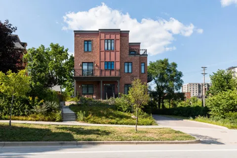 318 W Liberty Street #101