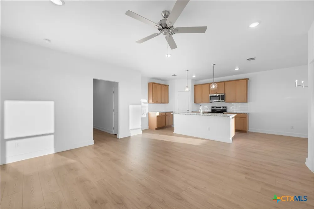 433 Mustang Loop Nolanville, TX 76559