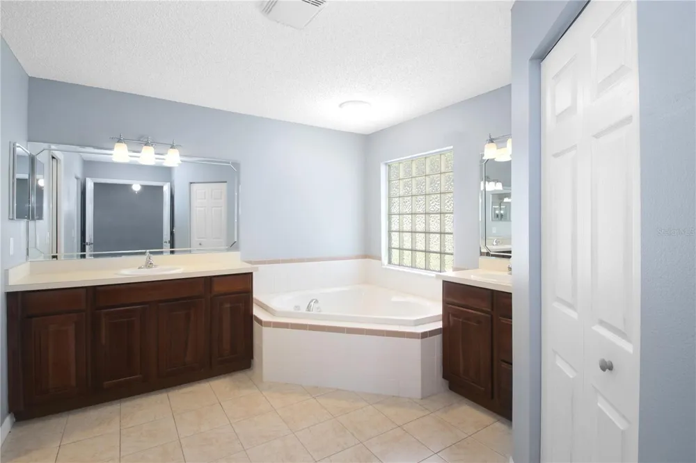 1009 FOREST BREEZE PATH Leesburg, FL 34748