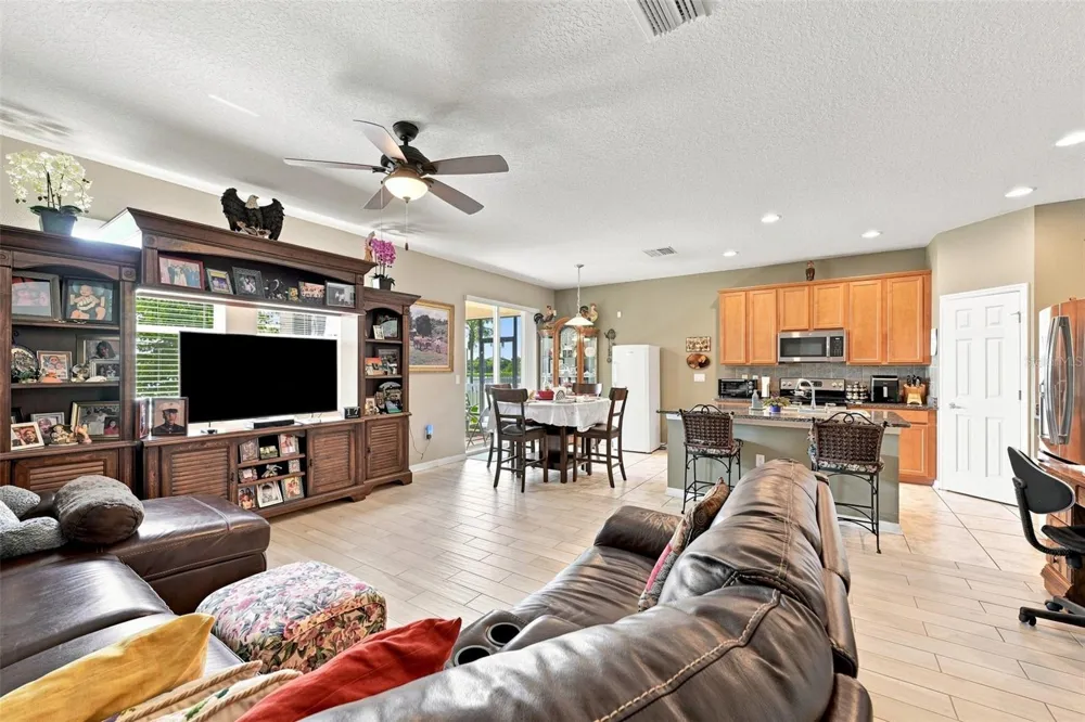 803 PARKER DEN DRIVE Ruskin, FL 33570