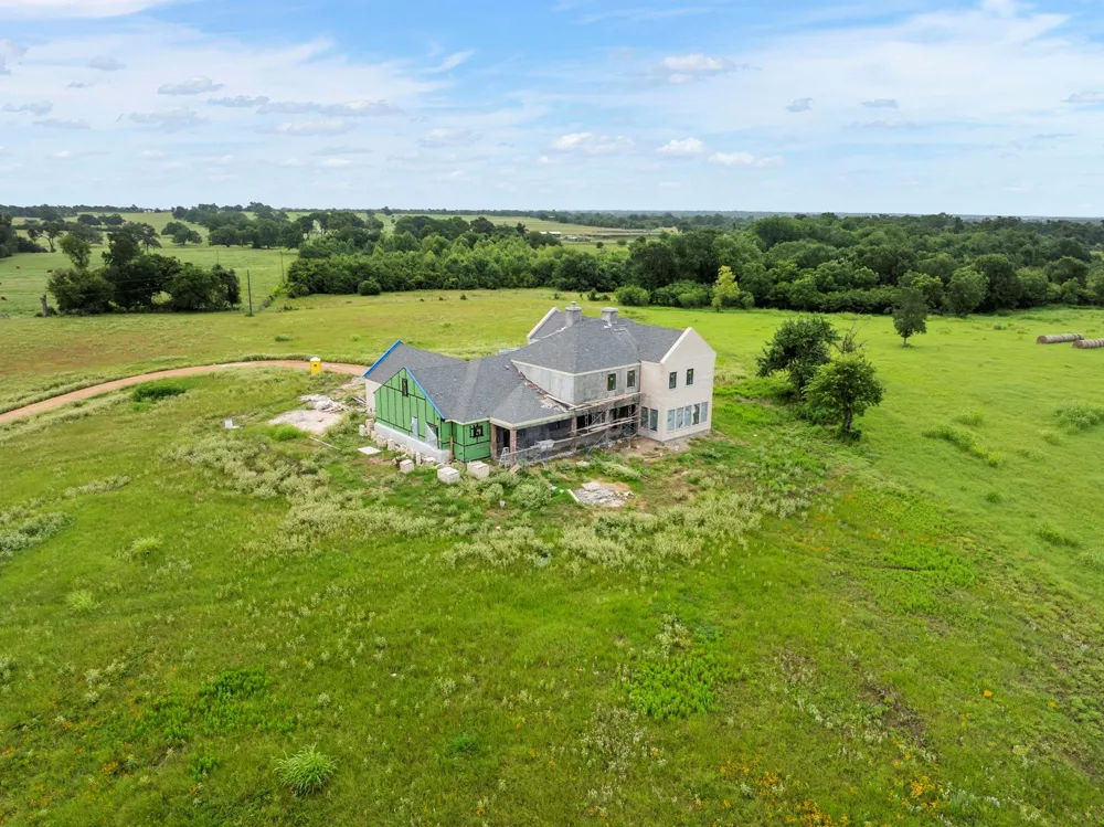 202 Blackberry Lane Washington, TX 77880
