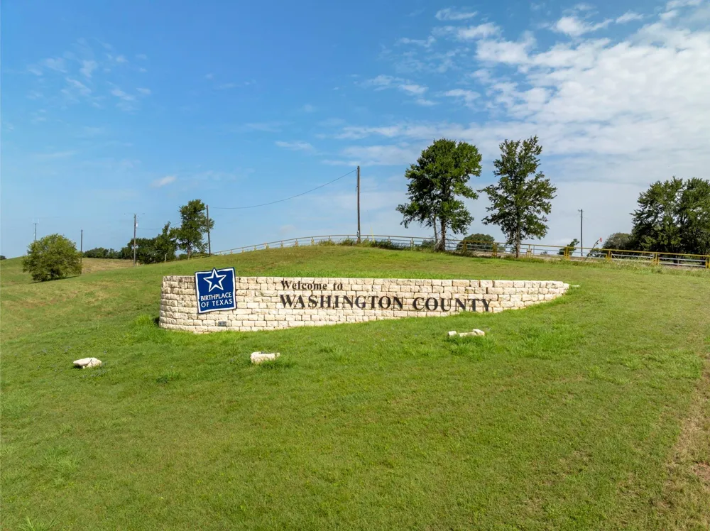 202 Blackberry Lane Washington, TX 77880