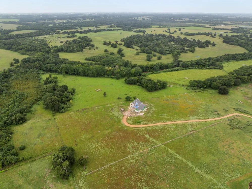 202 Blackberry Lane Washington, TX 77880