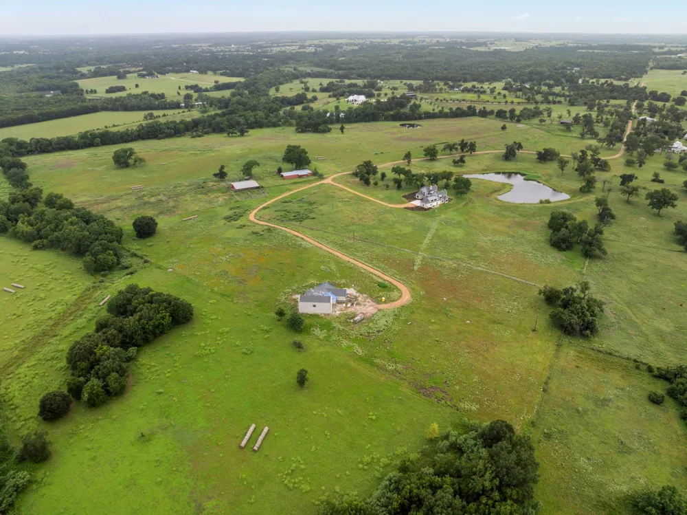 202 Blackberry Lane Washington, TX 77880