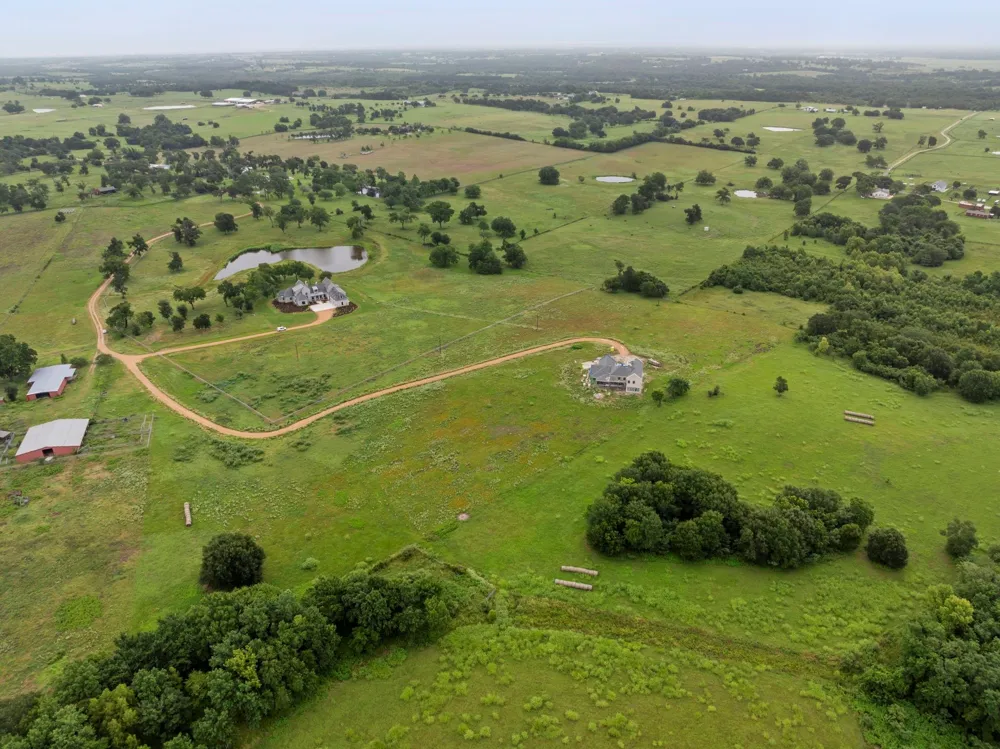 202 Blackberry Lane Washington, TX 77880
