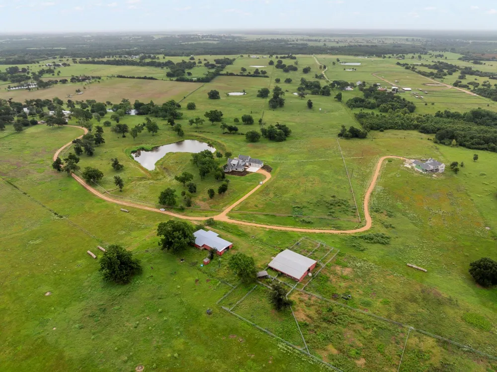 202 Blackberry Lane Washington, TX 77880