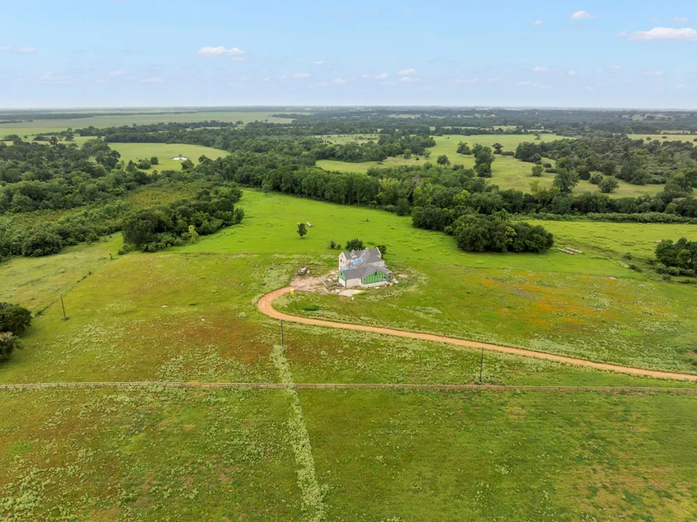 202 Blackberry Lane Washington, TX 77880