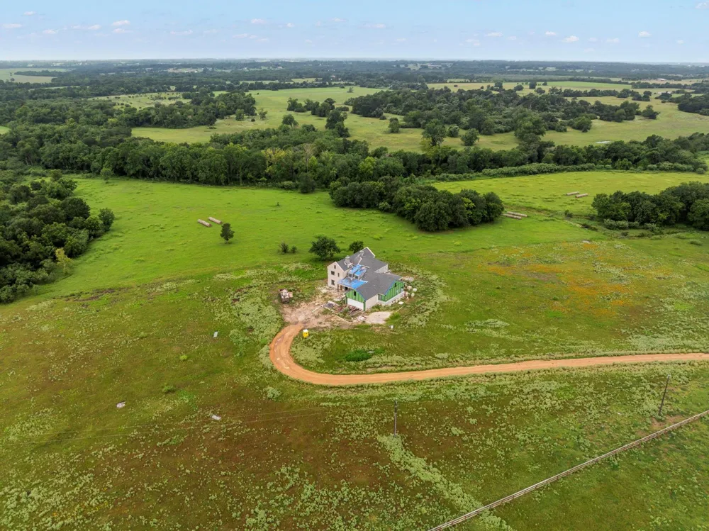 202 Blackberry Lane Washington, TX 77880