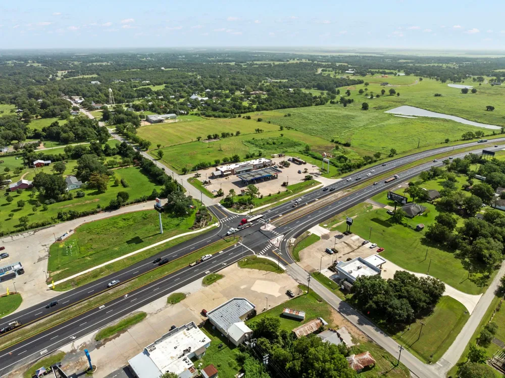202 Blackberry Lane Washington, TX 77880
