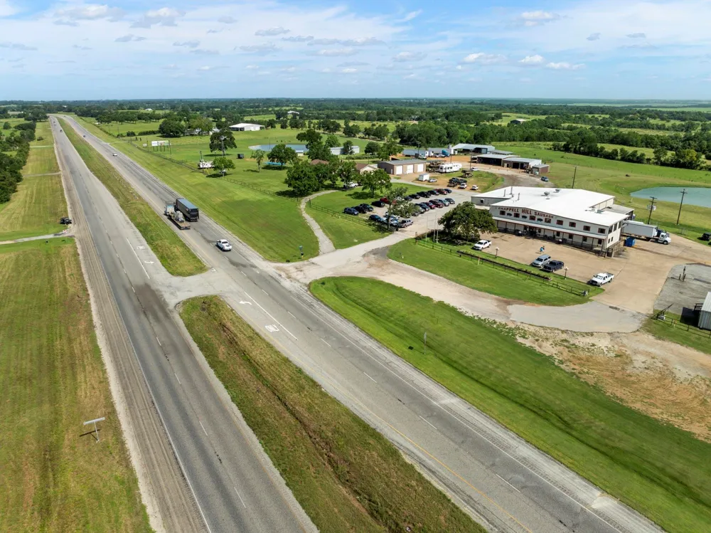 202 Blackberry Lane Washington, TX 77880