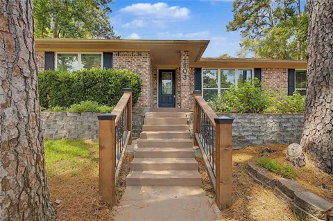 603 Hillcrest Drive