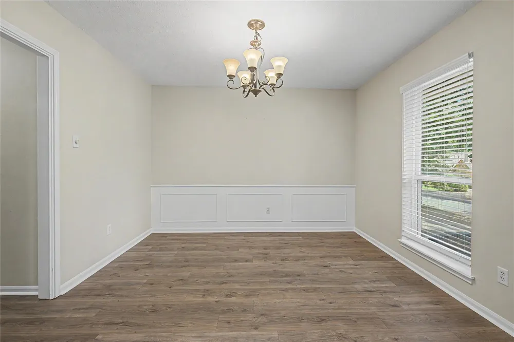 603 Hillcrest Drive Huntsville, TX 77340