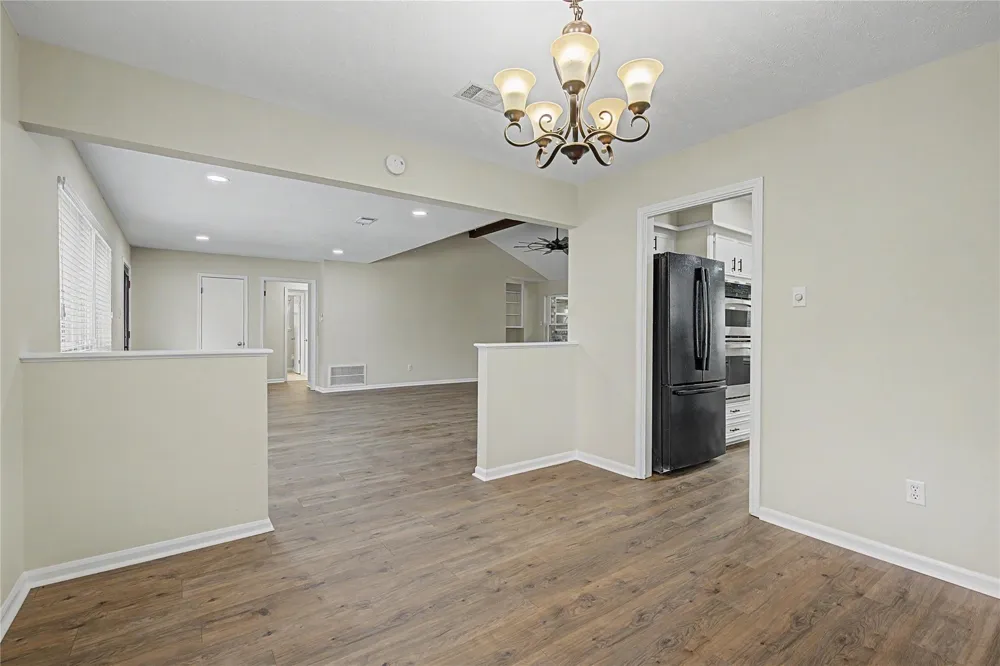 603 Hillcrest Drive Huntsville, TX 77340