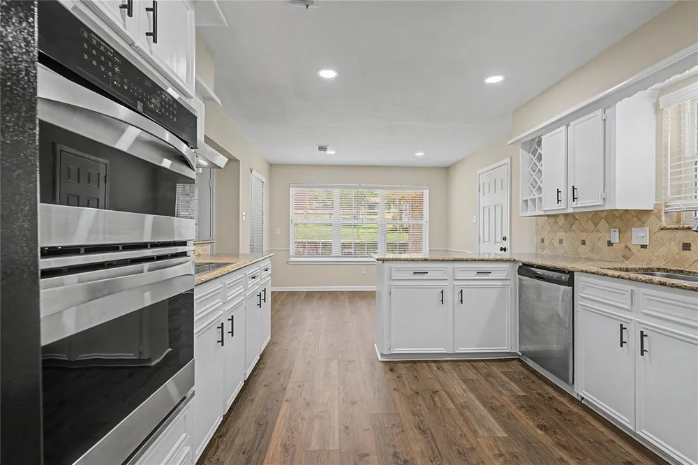 603 Hillcrest Drive Huntsville, TX 77340