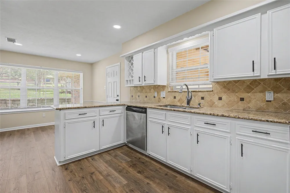 603 Hillcrest Drive Huntsville, TX 77340