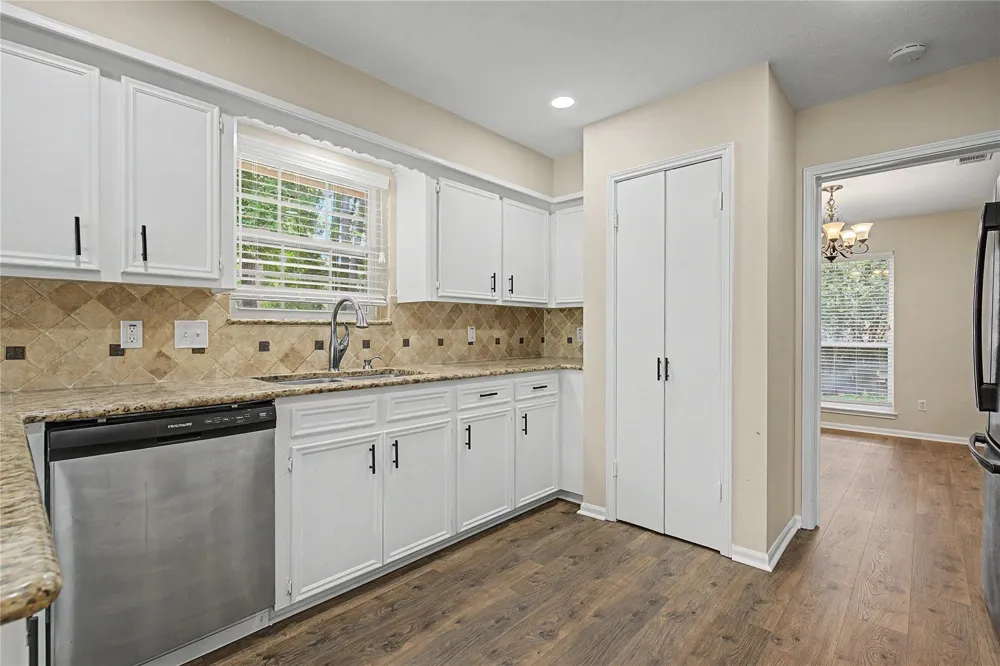 603 Hillcrest Drive Huntsville, TX 77340