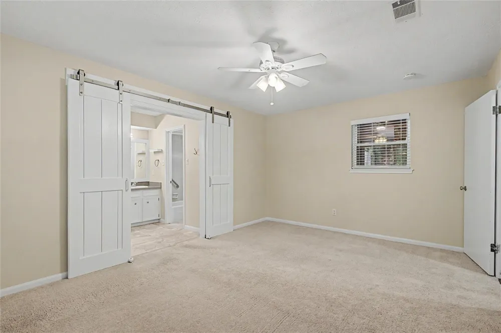 603 Hillcrest Drive Huntsville, TX 77340