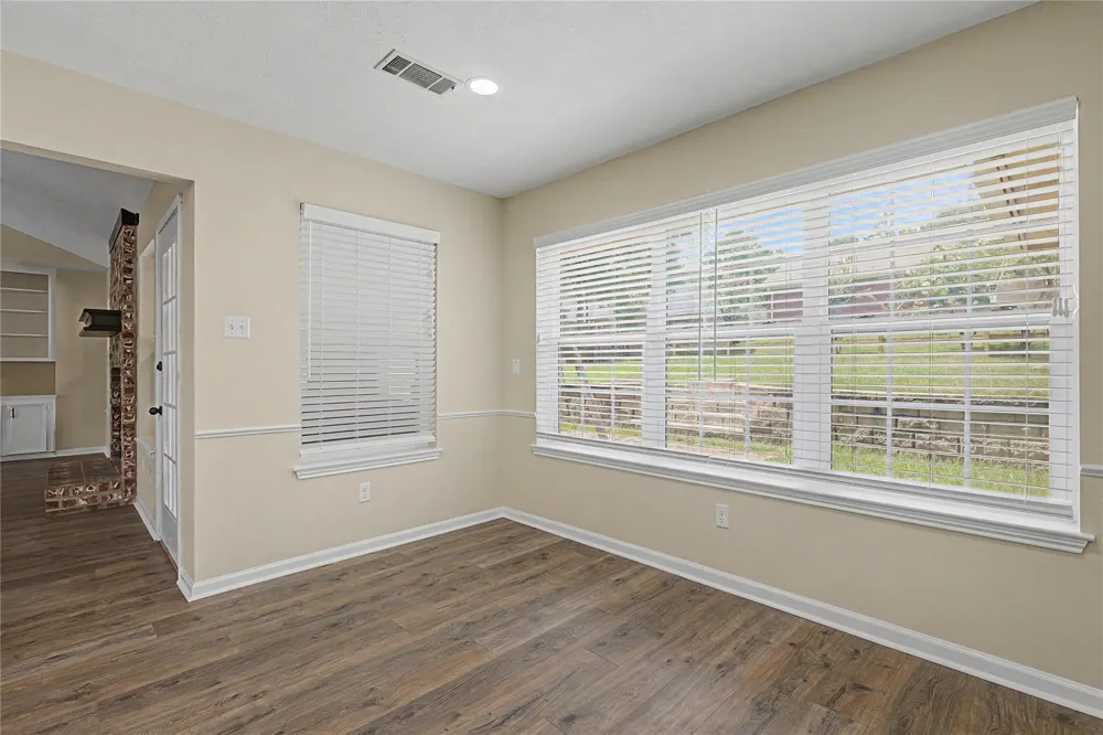 603 Hillcrest Drive Huntsville, TX 77340