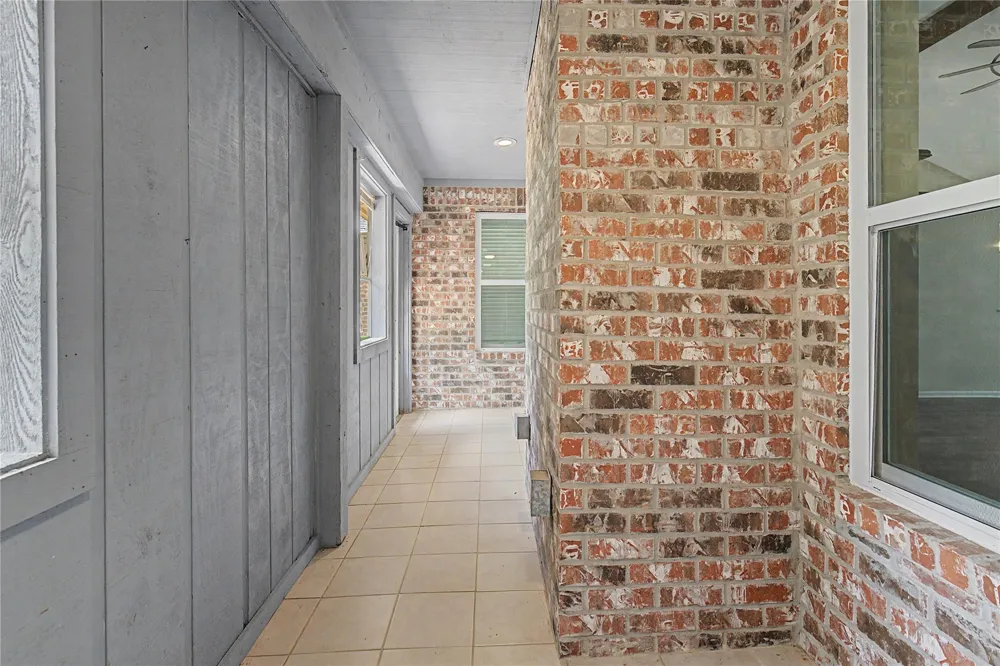 603 Hillcrest Drive Huntsville, TX 77340