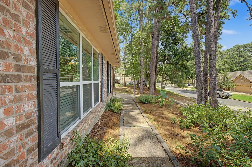 603 Hillcrest Drive Huntsville, TX 77340