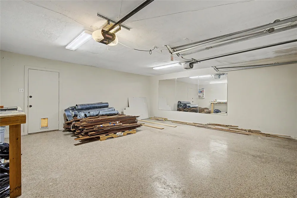 603 Hillcrest Drive Huntsville, TX 77340