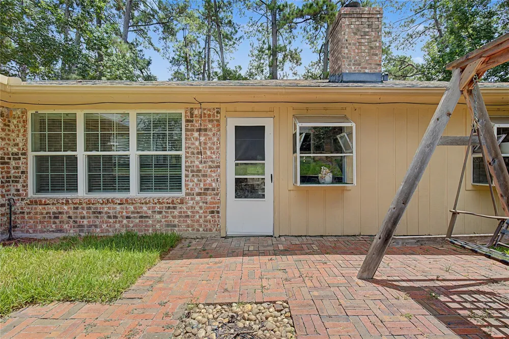 603 Hillcrest Drive Huntsville, TX 77340