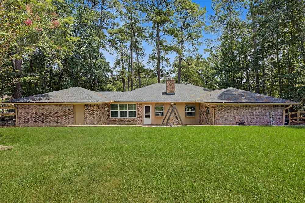 603 Hillcrest Drive Huntsville, TX 77340