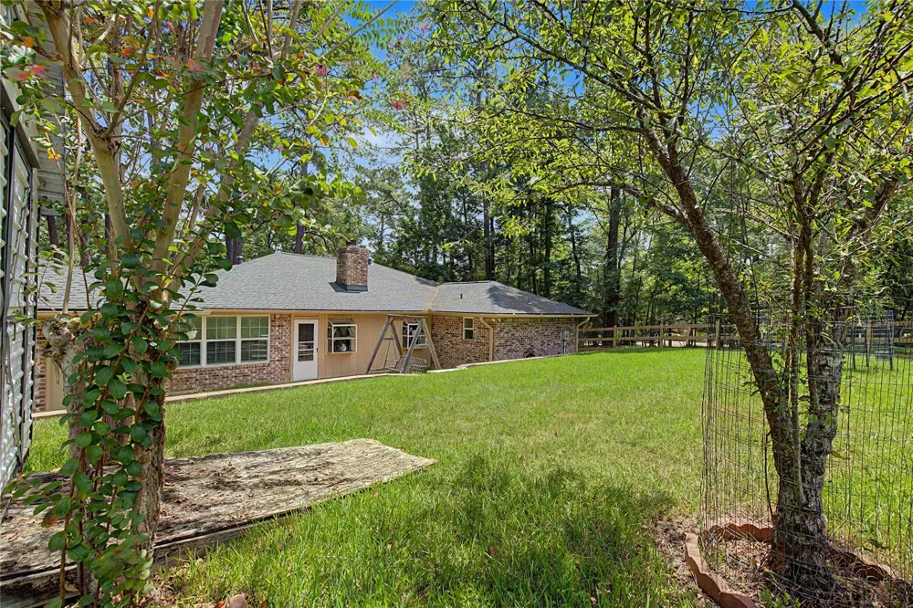 603 Hillcrest Drive Huntsville, TX 77340