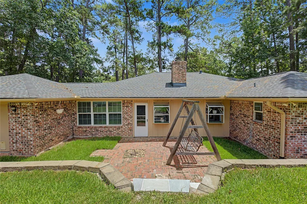 603 Hillcrest Drive Huntsville, TX 77340