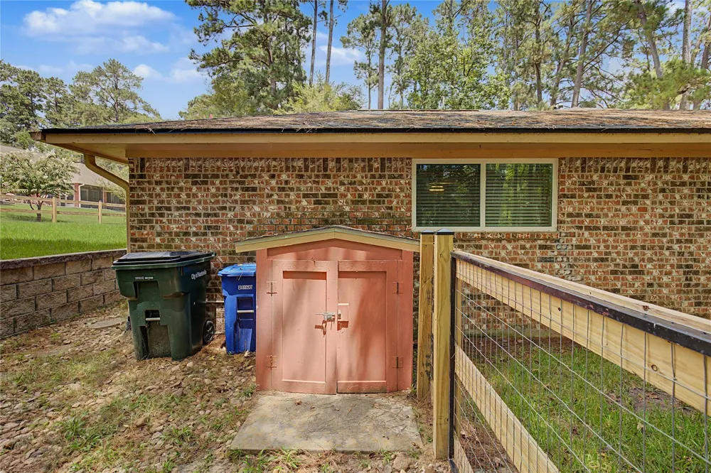 603 Hillcrest Drive Huntsville, TX 77340